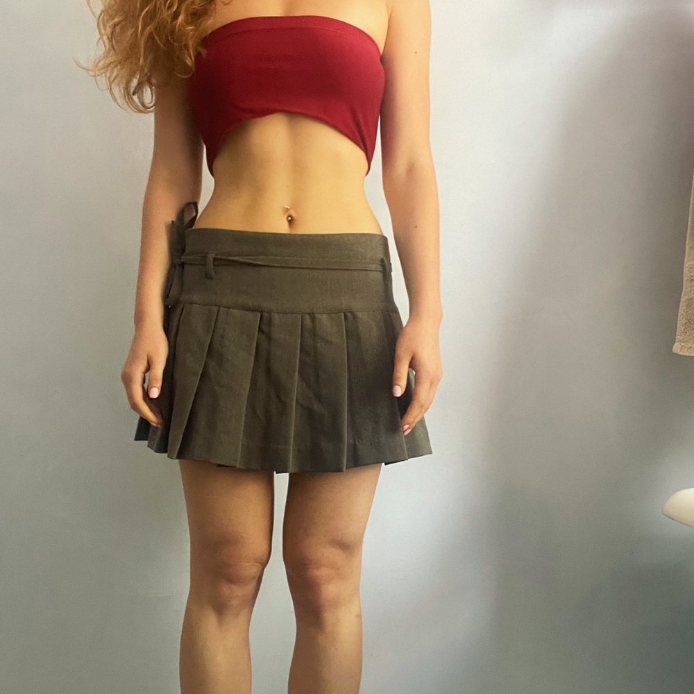 Subdued pleated grey skirt size small